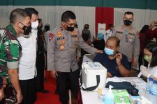 Polda Banten Gelar Vaksinasi Massal Sambut HUT Bhayangkara - JPNN.com Banten