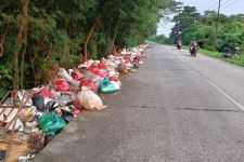 Sampah Berserakan di Jalan, Warga: Sudah Bertahun-tahun - JPNN.com Banten