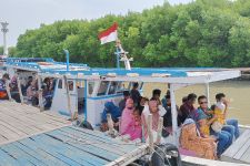 Berkeliling Pantai Gopek Cukup Bayar Rp 10 Ribu, Murah Meriah - JPNN.com Banten