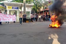 Mahasiswa UIN Sultan Maulana Hasanuddin Banten Demo Kampus, Nih Tuntutannya - JPNN.com Banten