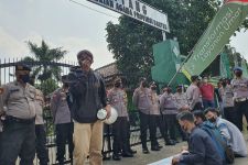 Mahasiswa Geruduk Kanwil Kemenag Banten, Ada Apa? - JPNN.com Banten