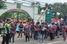 Kejati Banten Dikepung Ormas - JPNN.com Banten