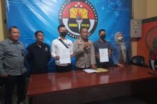 Oknum Wartawan Cegat Mobil PNS Pelat Merah di Hari Minggu, Begini Endingnya - JPNN.com Banten