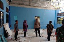 Atap Sekolah di Serang Ambruk, Lihat Tuh Kondisinya - JPNN.com Banten