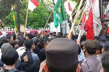 Mahasiswa Banten Tolak Kenaikan Harga BBM - JPNN.com Banten