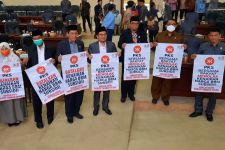 Fraksi PKS DPRD Banten Bikin Heboh Saat Paripurna, Lihat Tuh - JPNN.com Banten