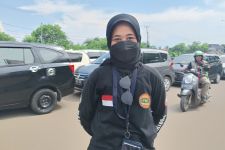 Driver Ojol Cantik Ini Namanya Nining Nurhayati, Siapa yang Mau Diangkut? - JPNN.com Banten