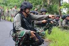 Irjen Rudy Heriyanto Sudah Bersiap, Senjata Api Laras Panjang di Tangan - JPNN.com Banten