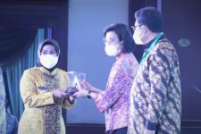 Selamat! Ratu Tatu Chasanah Raih Penghargaan dari Kemenkeu-BPK - JPNN.com Banten