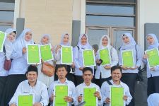 Lihat Tuh yang Dipegang Para Honorer, Setelah 8 Bulan Menunggu, Hamdalah - JPNN.com Banten
