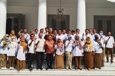 Nasib Guru Honorer Lulus PG: Dikeluarkan dari Sekolah, Menganggur - JPNN.com Banten