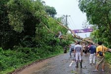 BMKG: Waspada Hujan, Petir, Angin Kencang di Banten - JPNN.com Banten