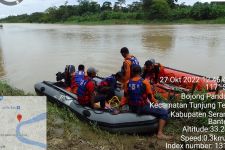 Warga Hilang Terseret Arus Sungai Saat Mencari Kayu, Mengerikan - JPNN.com Banten
