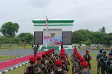 Peringati Hari Pahlawan, Pejabat Tinggi Banten Gelar Upacara & Ziarah Kubur - JPNN.com Banten