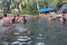 Pemandian Situ Cibulakan, Airnya Jernih Dihiasi Ikan Kecil - JPNN.com Banten