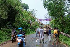 Prakiraan Cuaca Hari Ini di Banten: Hujan Lebat, Petir, dan Angin Kencang Bakal Terjadi - JPNN.com Banten
