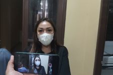 Murka, Keluarga Perwira Polri yang Dikeroyok Oknum ASN Datangi Kantor Polisi - JPNN.com Banten
