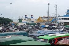 Sempat Ditutup 6 Jam Karena Cuaca Ekstrem, Pelabuhan Merak Dibuka Lagi - JPNN.com Banten