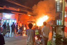 Suzuki APV Terbakar di Tangerang - JPNN.com Banten