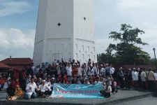 Peziarah Padati Makam Sultan Maulana Hasanuddin Banten Menjelang Puasa - JPNN.com Banten