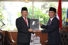 Presiden Jokowi Pertahankan Al Muktabar Sebagai Pj Gubernur Banten - JPNN.com Banten