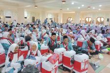Jemaah Calhaj Kabupaten Tangerang Diberangkatkan, Pelayanan Khusus buat Lansia - JPNN.com Banten