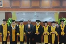 Wakil Ketua DPRD Banten Budi Prajogo Raih Gelar Doktor Ilmu Ekonomi Trisakti - JPNN.com Banten