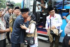 Wali Kota Serang Sambut Kepulangan 390 Jemaah Haji Sambil Menangis - JPNN.com Banten