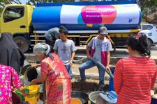 Indosat Suplai Air Bersih buat Warga Banten Terdampak Kekeringan - JPNN.com Banten
