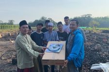 Sukarelawan Milenial Prabowo-Gibran Bantu Ponpes di Lebak yang Kebakaran - JPNN.com Banten