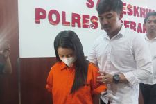 Wanita Muda Ini Gelapkan Duit Toko Kosmetik Setengah Miliar Lebih - JPNN.com Banten