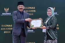 Peduli Zakat, Bupati Serang Ratu Tatu Chasanah Raih Baznas Award - JPNN.com Banten