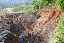 Pencarian 2 Warga Lebak Tertimbun Galian Batu Bara Dihentikan - JPNN.com Banten