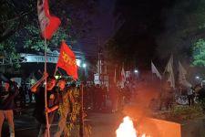 Tolak RUU Pilkada, Mahasiswa Banten Demo Sampai Malam - JPNN.com Banten