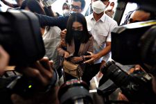 Lihat Penampakan Chandrika Chika saat Jalani Pemeriksaan Kasus Putra Siregar - JPNN.com Sumut