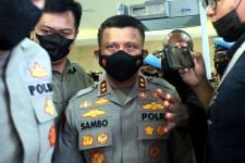 Kamaruddin Beber Kejahatan Luar Biasa Ferdy Sambo: Orang Mati Bisa Mengirim Uang, Kebayang Enggak Jahatnya? - JPNN.com Sumut