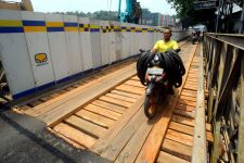 Gegara Hal Ini Jembatan Darurat Bogor-Sukabumi Tak Bisa Dilintasi Mobil - JPNN.com Jabar