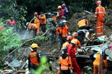Longsor di Perlintasan KA Pangrango Bogor-Sukabumi, 2 Meninggal Dunia 4 Hilang - JPNN.com Jabar