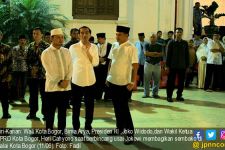 Jokowi Bagi Sembako, Ada Kepentingan Pilpres 2019? - JPNN.com