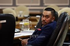 Wanita Mengaku Keluarga Jenderal TNI Memaki Ibunda Arteria Dahlan, Sahroni Berkata Begini - JPNN.com