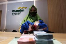 Rupiah Makin Ambruk, USD Sudah Menembus di Atas Rp 15 Ribu - JPNN.com