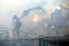 Kebakaran Lapak Pemulung di Tebet Terjadi gegara Lupa Satu Hal Ini, Waduh - JPNN.com Jakarta