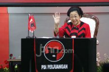 Megawati vs Prabowo: Kepala Daerah Kader PDIP Dilarang Ikut Retret - JPNN.com Jakarta