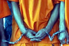 Dini Hari, 5 Pria Tertangkap Basah Berbuat Terlarang, Pasrah Dibawa ke Kantor Polisi - JPNN.com Kaltim