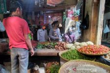Petugas Gabungan Sidak Ketersediaan Bahan Pokok di Pasar Tradisonal Tasikmalaya - JPNN.com Jabar