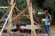 Tiga Belas Jembatan di Cianjur Putus Akibat Bencana Alam Selama 2021 - JPNN.com Jabar