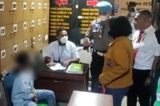 Keluarga Giring Terduga Pelaku Pencabulan ke Polres Depok, Korban: Saya Sudah 3 Kali Dipake Pak! - JPNN.com Jabar