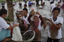 Relawan Puan Sukabumi Bikin Acara Seru dan Berbagi Sembako untuk Warga - JPNN.com Jabar