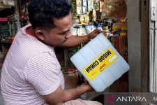 Ketentuan Beli Minyak Goreng Pakai KTP dan PeduliLindungi, Pedagang: Ribet Banget! - JPNN.com Jakarta