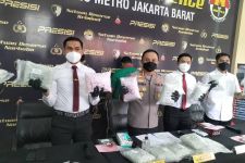 Polres Jakbar Dapat Tangkapan Besar, Lihat tuh Barang Bukti yang Disita - JPNN.com Jakarta